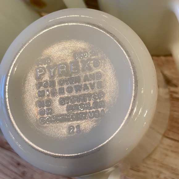 PYREX Vintage White Green Flower Mug Set of 4 - Picture 5 of 7